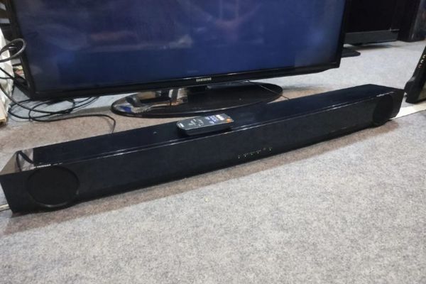 How do I link my Yamaha soundbar to my TV